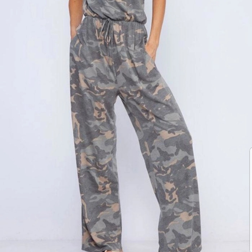 Camo jumpsuit by Fantastic Fawn NWOT - Picture 7 of 7